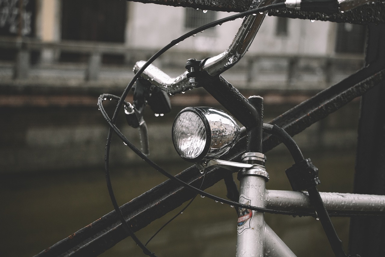 Comparing LED and halogen bike lights Illuminating the differences for cyclists