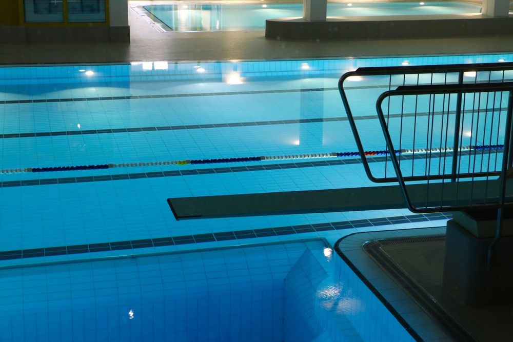 Design strategies for school swimming pool lighting